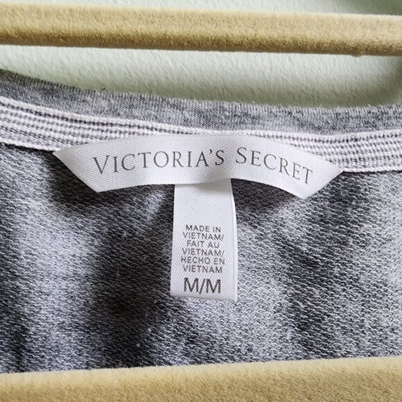 Victoria's Secret Heathered Grey 3/4 Sleeve Cut-Out Mesh Back Top, Size M - Picture 3 of 4